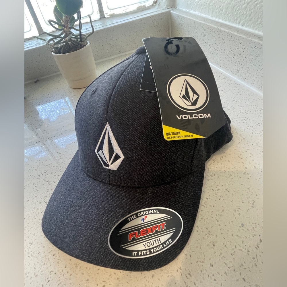 Volcom - Big Youth Full Stone Flexfit Hat Grey
Embroiderd I Baseball Cap I NEW